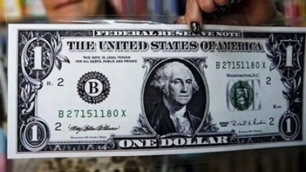 تراجع طفيف.. سعر الدولار الأمريكي يتأثر بهدوء التوترات الجيوسياسية في منطقة جرينلاند